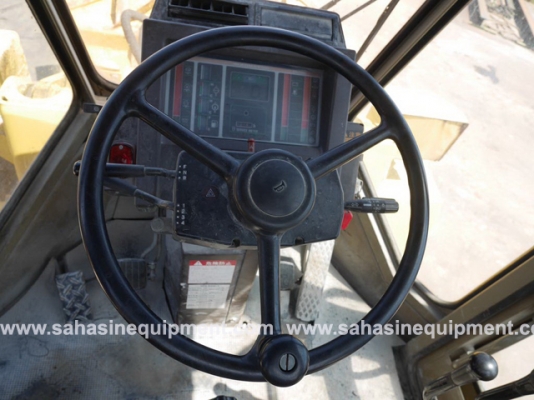 รถตัก KOMATSU รุ่น WA200-1 S/N 30820 นำเข้า สภาพดี บจก.สหสินอีควิปเม้นท์ โทร.081-5851880, 02-5168100-1 www.sahasinequipment.com รถตัก KOMATSU รุ่น WA200-1 S/N 30820 นำเข้า สภาพดี บจก.สหสินอีควิปเม้นท์ โทร.081-5851880, 02-5168100-1 www.sahasinequipment.com