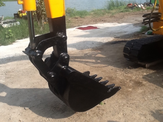 รถแบคโฮkomutsu pc40 สภาพดีพร้อมใช้ เพิ่งเข้าจากญี่ปุ่นทำสีเรียบร้อย รถแบคโฮkomutsu pc40 สภาพดีพร้อมใช้ เพิ่งเข้าจากญี่ปุ่นทำสีเรียบร้อย