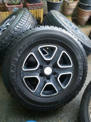 ล้อ ford ขอบ 17 พร้อมยาง 265 65 17 destone ปี 13 ชุดล่ะ 7,500