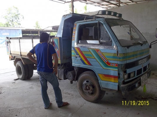 ขายหกล้อดั้มอิซูสุ  NKR  110  ฝาดำ ห้างแท้ปี 33เอกสารมีทะเบียน พร้อมชุดโอน