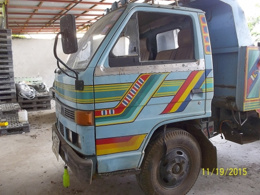 ขายหกล้อดั้มอิซูสุ  NKR  110  ฝาดำ ห้างแท้ปี 33เอกสารมีทะเบียน พร้อมชุดโอน