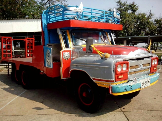 10 ล้อ บรรทุกรถเกี่ยว 10 ล้อ บรรทุกรถเกี่ยว