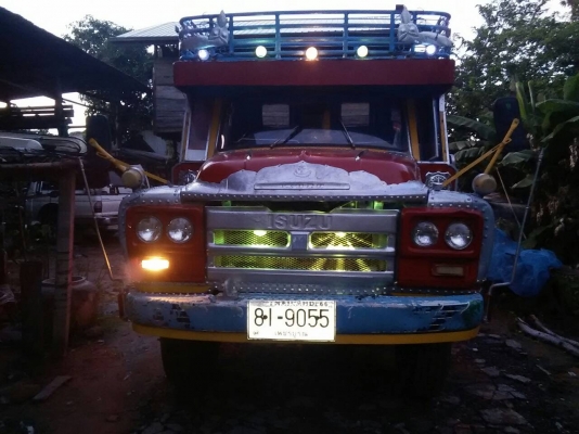 10 ล้อ บรรทุกรถเกี่ยว 10 ล้อ บรรทุกรถเกี่ยว