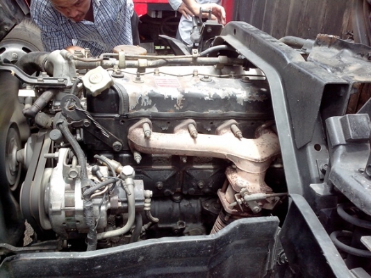 ขายรถบรรทุกหกล้ออีซูซู NPR เครื่อง175 แรงม้าเครื่องดีมากๆๆ F หน้า F หลังแล้วภาษีเต็มครับ