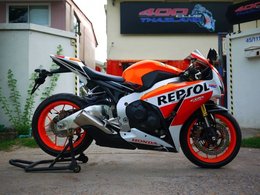 ขาย cbr1000 ปี 2015 โฉมใหม่ล่าสุด รถศูนย์พร้อมทะเบียนแท้ เป็นตัว Limited Repsol สภาพป้ายแดง ขาย cbr1000 ปี 2015 โฉมใหม่ล่าสุด รถศูนย์พร้อมทะเบียนแท้ เป็นตัว Limited Repsol สภาพป้ายแดง