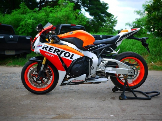 ขาย cbr1000 ปี 2015 โฉมใหม่ล่าสุด รถศูนย์พร้อมทะเบียนแท้ เป็นตัว Limited Repsol สภาพป้ายแดง ขาย cbr1000 ปี 2015 โฉมใหม่ล่าสุด รถศูนย์พร้อมทะเบียนแท้ เป็นตัว Limited Repsol สภาพป้ายแดง