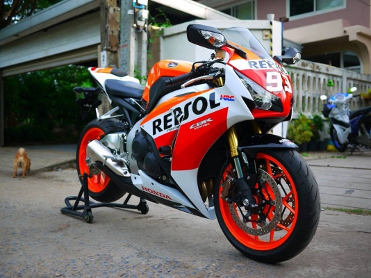 ขาย cbr1000 ปี 2015 โฉมใหม่ล่าสุด รถศูนย์พร้อมทะเบียนแท้ เป็นตัว Limited Repsol สภาพป้ายแดง