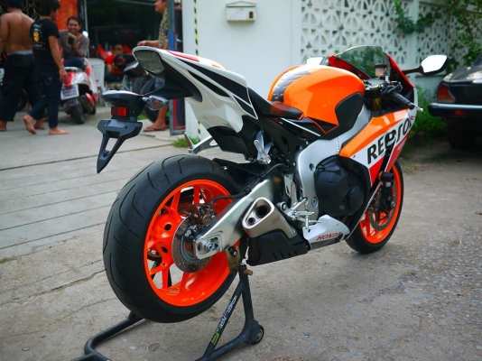 ขาย cbr1000 ปี 2015 โฉมใหม่ล่าสุด รถศูนย์พร้อมทะเบียนแท้ เป็นตัว Limited Repsol สภาพป้ายแดง ขาย cbr1000 ปี 2015 โฉมใหม่ล่าสุด รถศูนย์พร้อมทะเบียนแท้ เป็นตัว Limited Repsol สภาพป้ายแดง