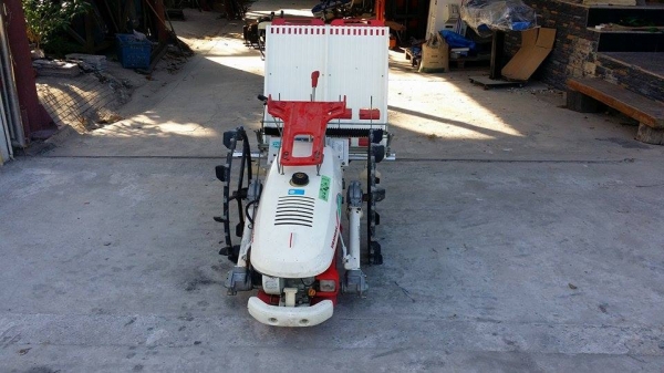 รถดำนา YANMAR รุ่น AP200 เก่าญี่ปุ่น  ดำนา 2 แถว  ขนาดกระทัดรัด สภาพสวยมาก  เครื่องยนต์ติดง่าย สภาพพร้อมใช้งาน ไม่เคยใช้งานในไทย