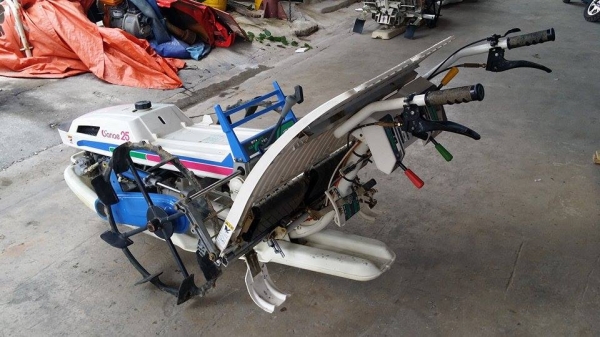 รถดำนา ISEKI  รุ่น SANAE 25  เก่าญี่ปุ่น ดำนา 2 แถว  ขนาดกระทัดรัด สภาพสวย เครื่องยนต์ติดง่าย