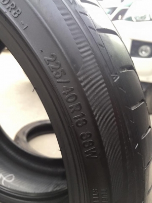 TOYO  225-40-18  ปี14 สวยๆถุกๆ ครับ