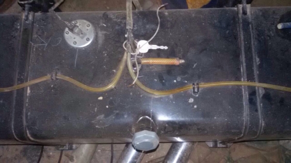 ขายถังน้ำมัน 100 ลิตร ของรถอิซุซุ 210 หัวตึกสภาพสวยไม่มีที่ติราคาต่อรองได้