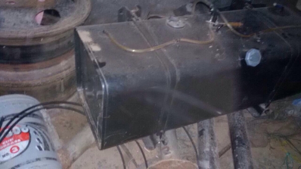 ขายถังน้ำมัน 100 ลิตร ของรถอิซุซุ 210 หัวตึกสภาพสวยไม่มีที่ติราคาต่อรองได้