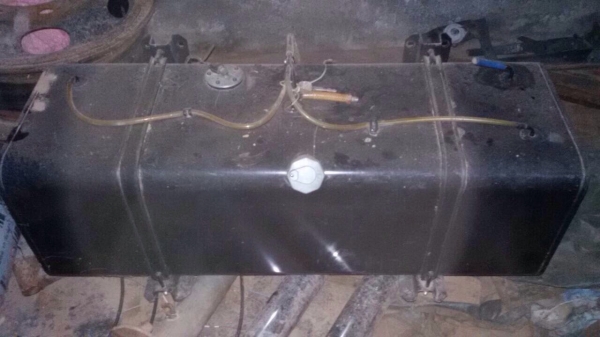 ขายถังน้ำมัน 100 ลิตร ของรถอิซุซุ 210 หัวตึกสภาพสวยไม่มีที่ติราคาต่อรองได้