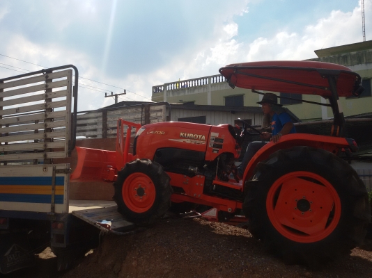 ปัญญาแทรคเตอร์..จัดมาให้ครับ ด่วน!!!คูโบต้า L4708พร้อมใบมีดคานล่างFD185F ยางใหม่ 4 เส้น