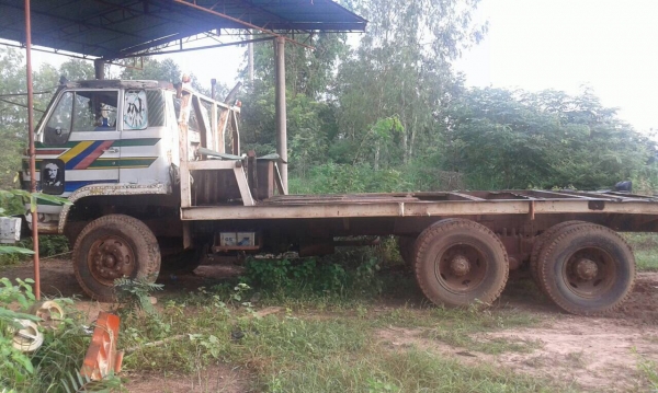 Nissan เรียว วางหัว JCM 10ล้อหางปลา 2เพลา ขึ้นรถแบ๊คโฮ200 เครื่อง pe6