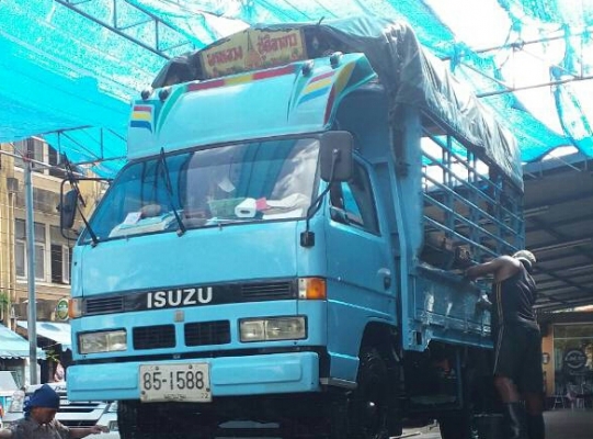 4ล้อป้ายใหญ่ อีซูซุ NKR 88 รถห้างปี37ช่วงยาว3.20ม สภาพดีเดิมสวยทั้งคัน ทะเบียนพร้อมโอน 4ล้อป้ายใหญ่ อีซูซุ NKR 88 รถห้างปี37ช่วงยาว3.20ม สภาพดีเดิมสวยทั้งคัน ทะเบียนพร้อมโอน