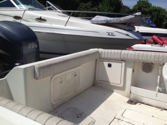 Wellcraft 31 ฟุต เครื่อง Yamaha 225 F 2 เครื่อง Wellcraft 31 ฟุต เครื่อง Yamaha 225 F 2 เครื่อง