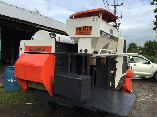 ขายด่วน!!!! KuBotaDc60plus ปี53(19xxชม.) พร้อมพ่วงลาก+เล่มทะเบียน ราคา339000 บาท