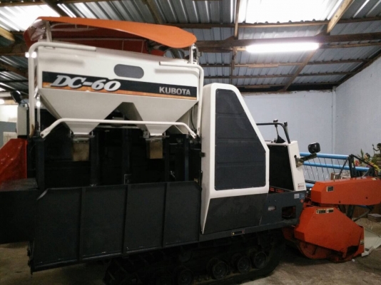 ขายด่วน!!!! KuBotaDc60plus ปี53(19xxชม.) พร้อมพ่วงลาก+เล่มทะเบียน ราคา339000 บาท