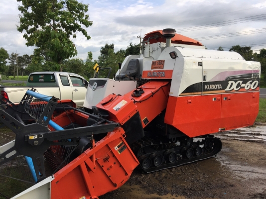 ขายด่วน!!!! KuBotaDc60plus ปี53(19xxชม.) พร้อมพ่วงลาก+เล่มทะเบียน ราคา339000 บาท