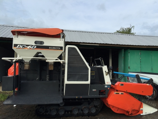ขายด่วน!!!! KuBotaDc60plus ปี53(19xxชม.) พร้อมพ่วงลาก+เล่มทะเบียน ราคา339000 บาท