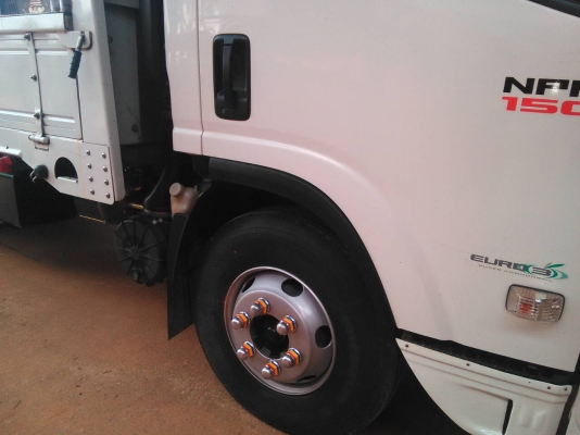 ลูกค้ามารับรถ ถึง จ.สุโขทัย หกล้อ NPR150ปี56 สภาพนางฟ้าสวยเดิมทั้งคัน กำลังเดินทางกลับ ต.ท่าสองคอน จ.มาหาสารคาม...ไทบ้านเดียวกัน..มอส.ครับ