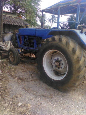 ขายรถไถ ยูนิเวอร์แซน ใบมีดดันหน้า 7 จาน เพลาเดียว ราคา 120000