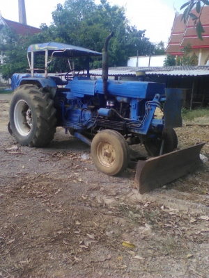 ขายรถไถ ยูนิเวอร์แซน ใบมีดดันหน้า 7 จาน เพลาเดียว ราคา 120000