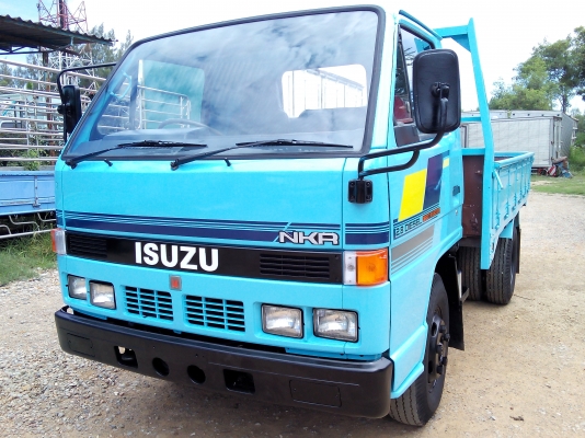 6 ล้อสั้น  ISUZU  NKR  88  แรงม้า  * ยาว 3.20 ม. *  รถสวยจริง+สภาพพร้อมใช้งาน * รถห้างแท้ *  มีเล่มพร้อมโอน *
