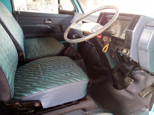 6 ล้อสั้น  ISUZU  NKR  88  แรงม้า  * ยาว 3.20 ม. *  รถสวยจริง+สภาพพร้อมใช้งาน * รถห้างแท้ *  มีเล่มพร้อมโอน *