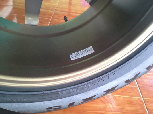ขายล้อ18 พร้อมยาง265 60 R18 ปี14