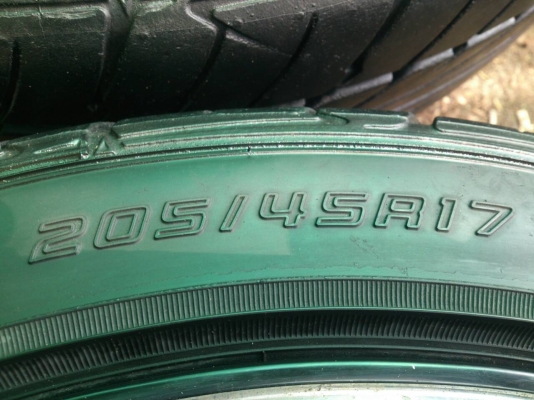 ขายแม็ก CE28 4 รู100 พร้อมยางDUNLOP 205/45R17 ยางสัปดาห์ที่51ปี13 ดอกยางหนาสวยๆ จำนวน 1 ชุด
