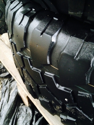 ขายยางmaxxis bighorn 285/75/16 ปี13