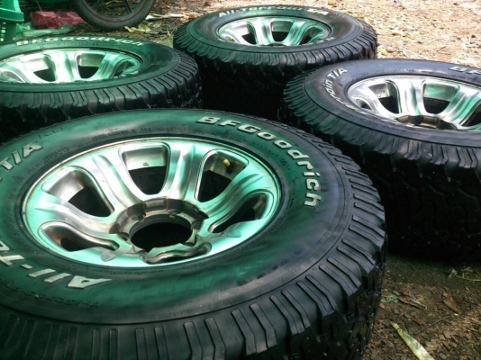 ขายแม็ก 6รูขอบ15 พร้อมยาง BF goidrich 31&times;10.5R15  ยางปี10 สวยๆ จำนวน 1 ชุด