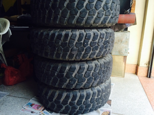 ขายล้อพร้อมยางBF km2 33x10.5x15