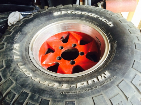 ขายล้อพร้อมยางBF km2 33x10.5x15