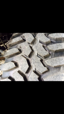 ขายล้อพร้อมยาง 33/12.5/15 ใช้น้อยไม่ถึง500โล