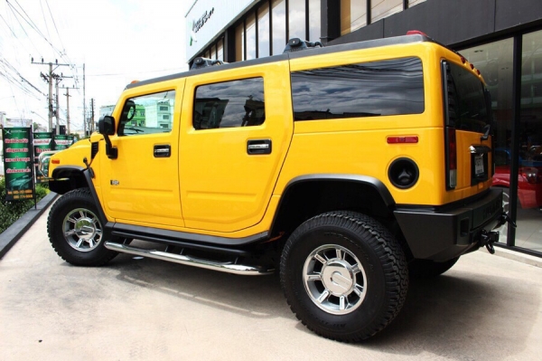 Hummer H2 ปี 2011 ตัวท็อปสุด มีซันรูฟ แร็คหลังคา กาดกันชนหน้า กันแท็งแต่ง เครื่องเสียง Bose จอ 3 จอ ภายในชุดแต่งมินเลเนี่ยม ยางเบิกใหม่เอี่ยม 4 เส้น ของแต่งเต็มสุด เซอร์วิทย์จากศูนย์วัฒนามาตลอด สภาพแบบนี้หายาก ราคาพิเศษถูกสุดในประเทศ 4,190,000 บาท  สนใจติ