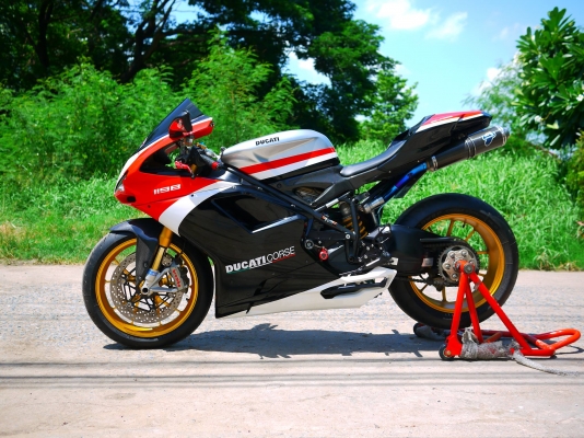 ขาย Ducati 1198 Upgrade เป็นตัว Corse พร้อมทะเบียนแท้ ของแต่งหลายรายการ