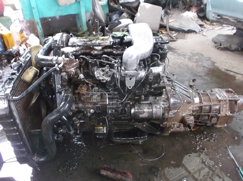 ขายเครื่องยนต์ TOYOTA   2L พร้อมเกียร์ หม้อน้ำ