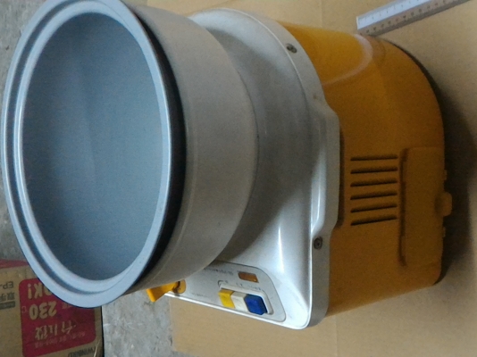 เครื่องผสมแป็งหรืออื่นๆแบบเอนกประสงค์ ยี่ห้อ HITACHI  มีอุปกรณ์ใบกวนผสมให้สองขนาด