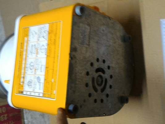 เครื่องผสมแป็งหรืออื่นๆแบบเอนกประสงค์ ยี่ห้อ HITACHI  มีอุปกรณ์ใบกวนผสมให้สองขนาด