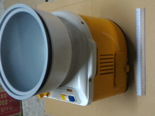 เครื่องผสมแป็งหรืออื่นๆแบบเอนกประสงค์ ยี่ห้อ HITACHI  มีอุปกรณ์ใบกวนผสมให้สองขนาด