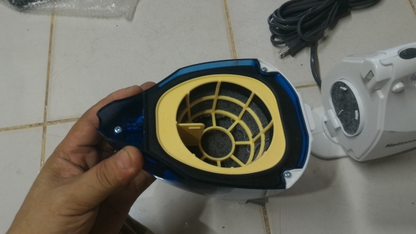 เครื่องดูดฝุ่น National  แบบพกพาขนาดกลาง สะดวกต่อการใช้งานกับที่ต่างๆภายในบ้านในรถแคบๆ