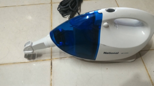 เครื่องดูดฝุ่น National  แบบพกพาขนาดกลาง สะดวกต่อการใช้งานกับที่ต่างๆภายในบ้านในรถแคบๆ