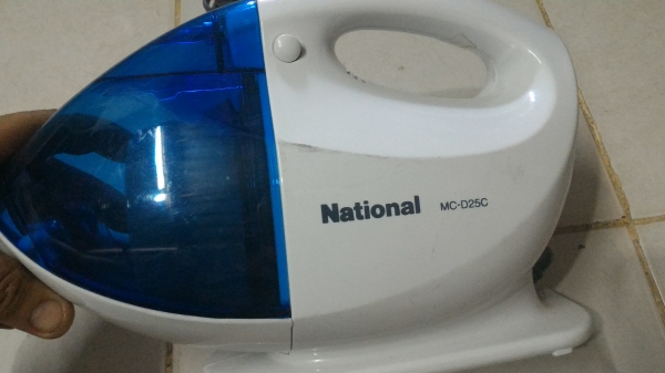 เครื่องดูดฝุ่น National  แบบพกพาขนาดกลาง สะดวกต่อการใช้งานกับที่ต่างๆภายในบ้านในรถแคบๆ