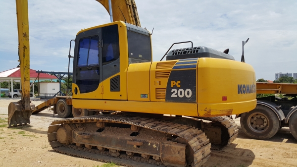 ขายด่วน KOMATSU PC200-8 รถปี2008 7557ชม (ขายเป็นบูมสั้นนะครับ)