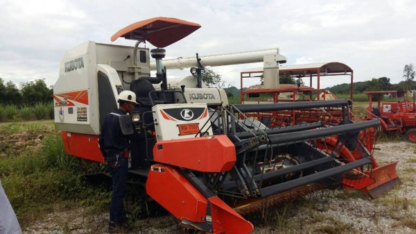 ขายด่วนรถเกียวข้าวkUBOTAรุ่นDC95GMรถทำงานได้245ชั้วโมง ขายด่วนรถเกียวข้าวkUBOTAรุ่นDC95GMรถทำงานได้245ชั้วโมง