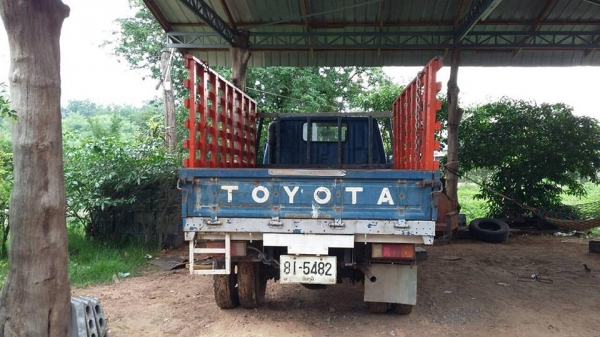 ขาย6ล้อtoyota สั้น85แชชซีสวย เครื่องดี พื้นสวยพร้อมคอกเสริมข้าง พร้อมใช้งาน เอกสารพร้อมโอน